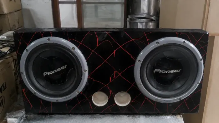 Caixa Usada Automotiva para 2 de 12? Subwoofer  R$99,90 - SEM os alto falantes