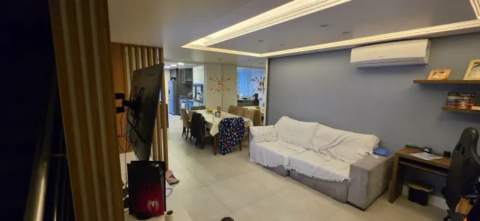 Quarto em Casa de Alto Padrão em Condomínio Fechado - Exclusivo Mulheres Solteiras