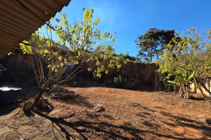 Chácara à Venda no Bairro dos Limas em Pedra Bela-SP com Escritura, Casa Reformada e Galpã