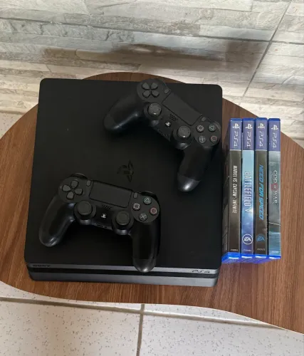 Playstation 4 Slim - 2 Controles + 5 Jogos