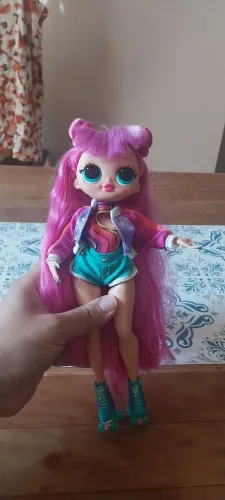 Boneca LoL OMG con patins 25 cm. USADA