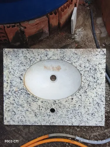 Piá de banheiro de mármore granito