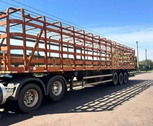 Carreta gaiola de gás