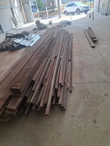 VIGOTAS E CAIBROS DE MADEIRA SECA À VENDA 