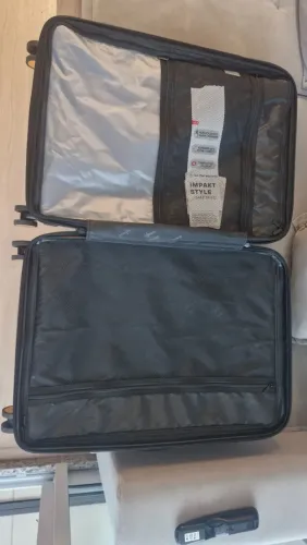 Mala de viagem it luggage média Impakt Style preta