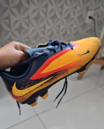 Chuteira NIKE número 35 campo