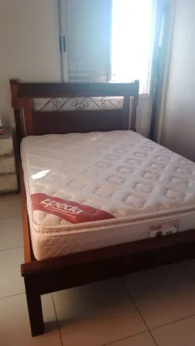 Cama de casal com colchão