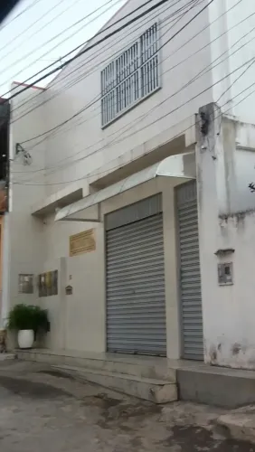 Prédio com 03 salas e 01 loja 