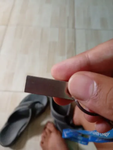 Pendrive com música de Madonna e Sabrina carpenter