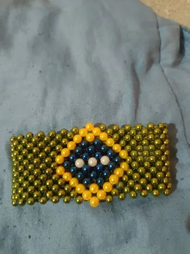 Vendendo pulseiras personalizadas da copa