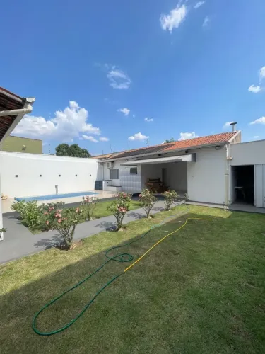 Casa Térrea com 4 Quartos e Piscina no Santa Cruz 2 | Rua Fechada | Energia Solar | MT - C