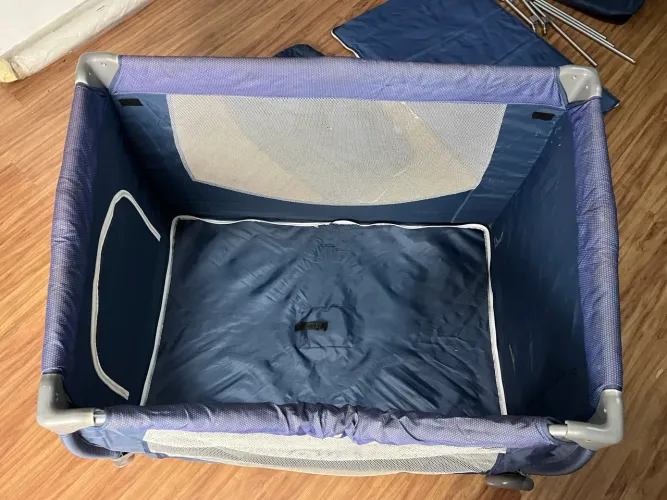 Berço portátil infanti  com leve defeito 