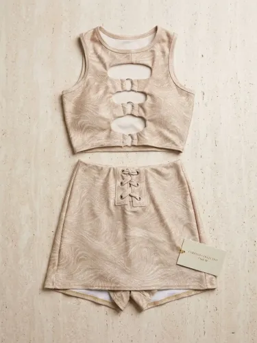 Conjunto Cropped e Short-Saia com Detalhes