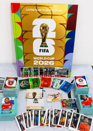 ÁLBUM FIFA WORLD CUP 2026 DOURADO COMPLETO só colar + FIGURINHAS ESPECIAIS + COCA-COLA