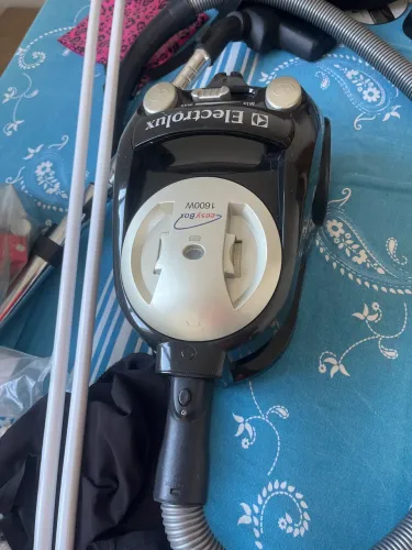 Aspirador de pó conservadíssimo eletrolux