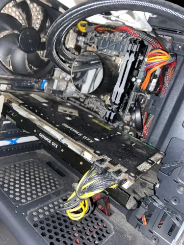 Pc gamer com perefericos e 2 monitores
