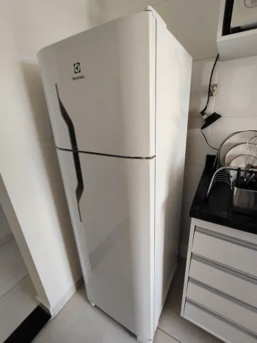 Geladeira Electrolux cor branca