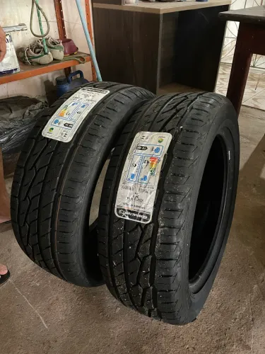 Vendo 2 pneus novos