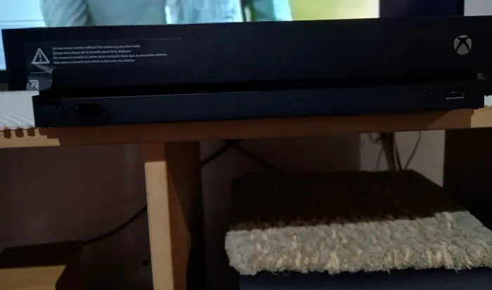 Xbox One X C/Caixa Original 2Controles 2Jogos(Só Venda,Não Troco)Retira Próx>Capão ZS