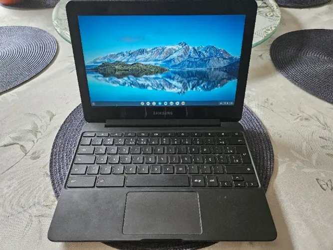 Chromebook Sansung excelente estado funcionando perfeitamente e sem nenhum risco na tela.