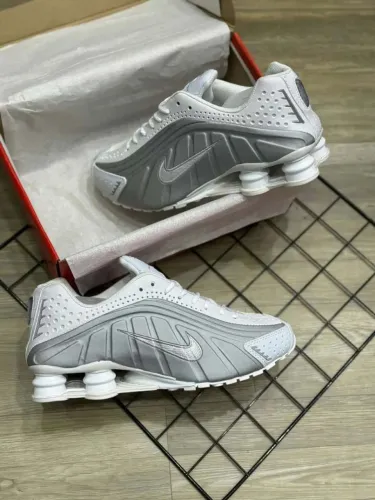 Tênis Nike 4 Mola Shox R4 branco e Prata do 36 ao 43 envio gratuito/compras somente site