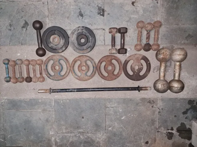 Kit Musculação 70kg Ferro Fundido - Barra, Anilhas e Halteres