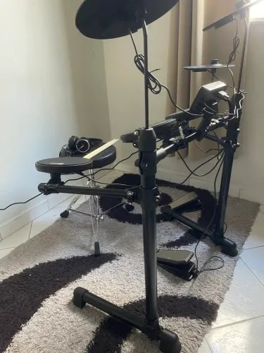 vendo bateria eletrônica - novaa!!!