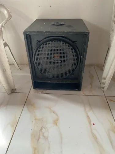 Caixa Sub/ Grave de 15 Pol. Tornado 2.200