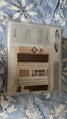Vendo cortina dupla nova com varão marrom e bege!