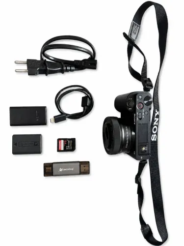 Câmera Sony ZV-E10 + Lente 16-50mm | Pouquíssimo uso + Acessórios