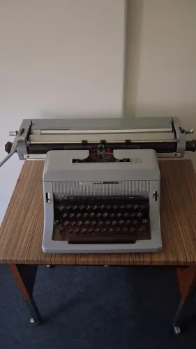 Máquina de escrever Olivetti Linea 88