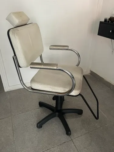 Vendo Cadeira de Barbeiro para iniciantes!