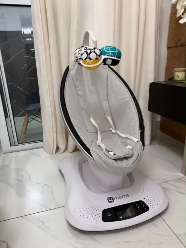 Cadeira de bebê mamaroo 4 moms