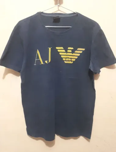 Camiseta Armani Exchange tamanho 40 pouco usada em ótimas condições