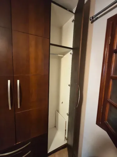 Guarda-roupa grande
