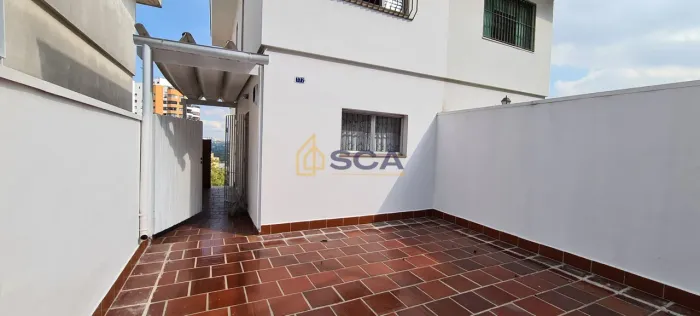 Sobrado de 230m² com 3 dormitórios para locação ou venda no Alto de Pinheiros