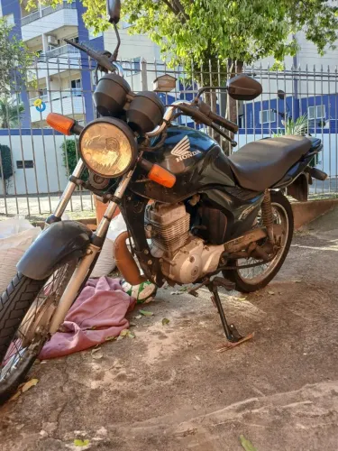 Titan 125 ES