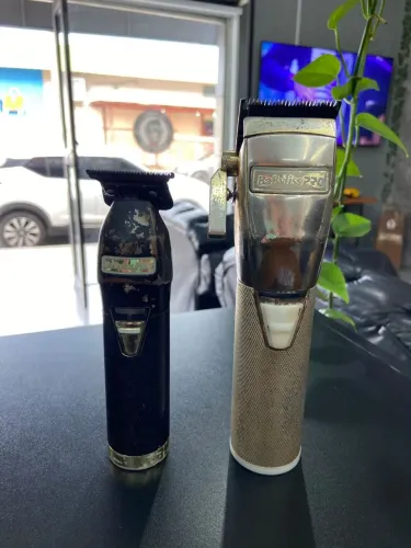 Máquina de corte e de acabamento