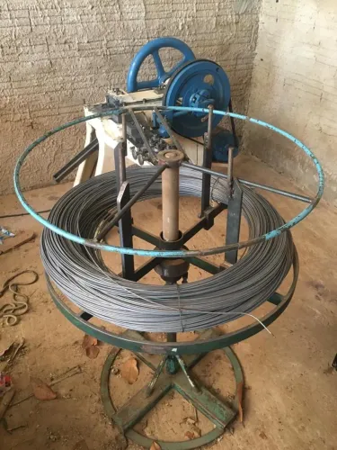 Máquina de fazer grampo