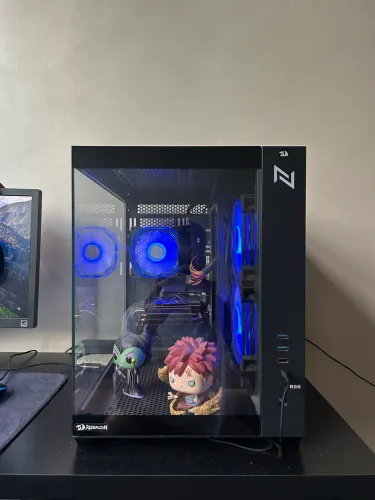 PC Gamer Neologic Aquarium