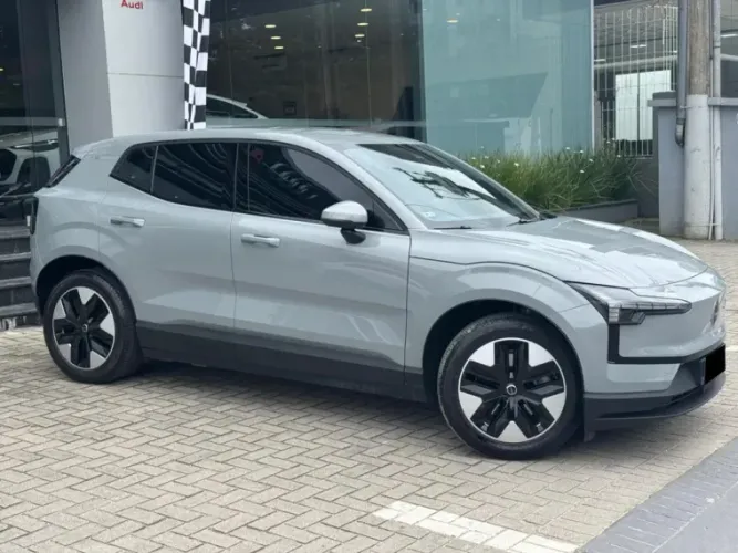 Volvo EX30 E60 Core (elétrico) 2025