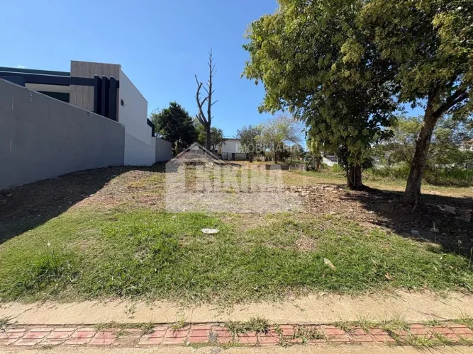 TERRENO À VENDA EM OLARIAS