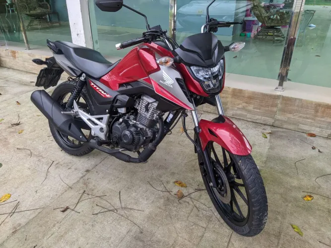 Titan 2025 em estado de zero km!