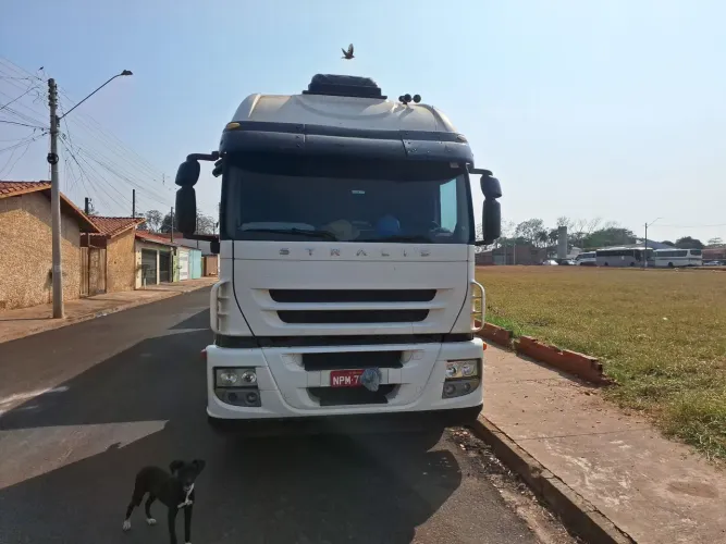 Iveco stralis 420,6x4 , ano 2010 ,engatado bicacamba Randon 2014.