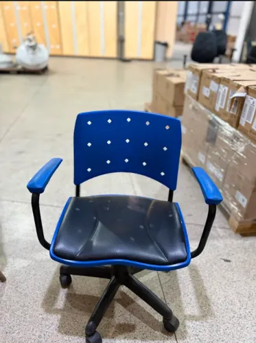 Cadeira De Escritório Giratória Azul Com Braços - Ótimo Estado