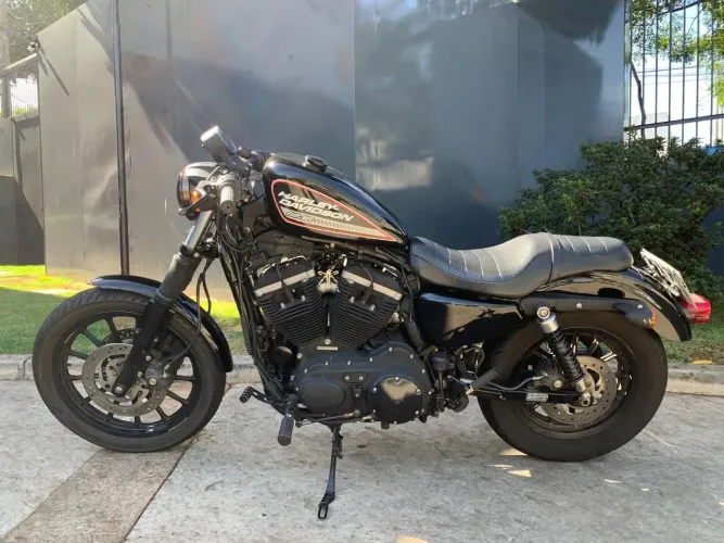 HARLEY-DAVIDSON SPORTSTER XL 883 R