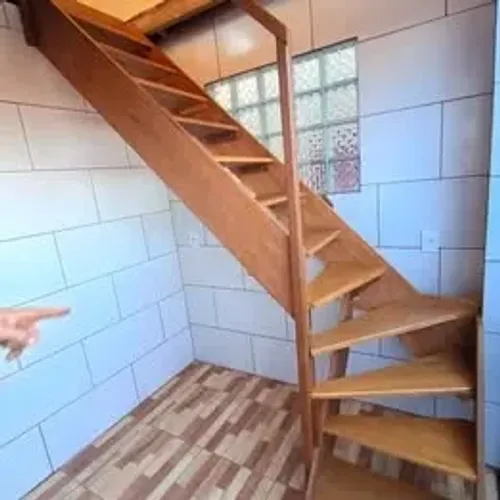 Escada em madeira de Lei tipo leque 
