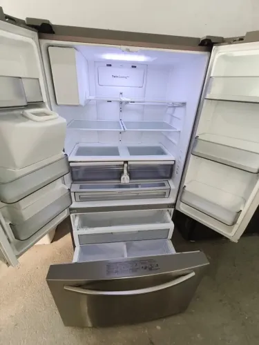 Geladeira SEMINOVA French Door  SANSUNG RF23R6201SR 536 Ltrs (127volts)