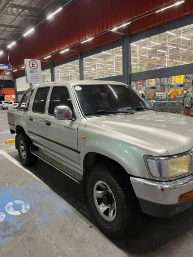 Toyota Hilux CD SRV 4X4 3.0 8V 116cv TB Diesel 2004