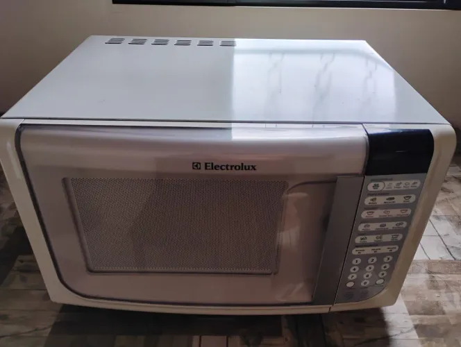 Microondas Eletrolux 31 lts
